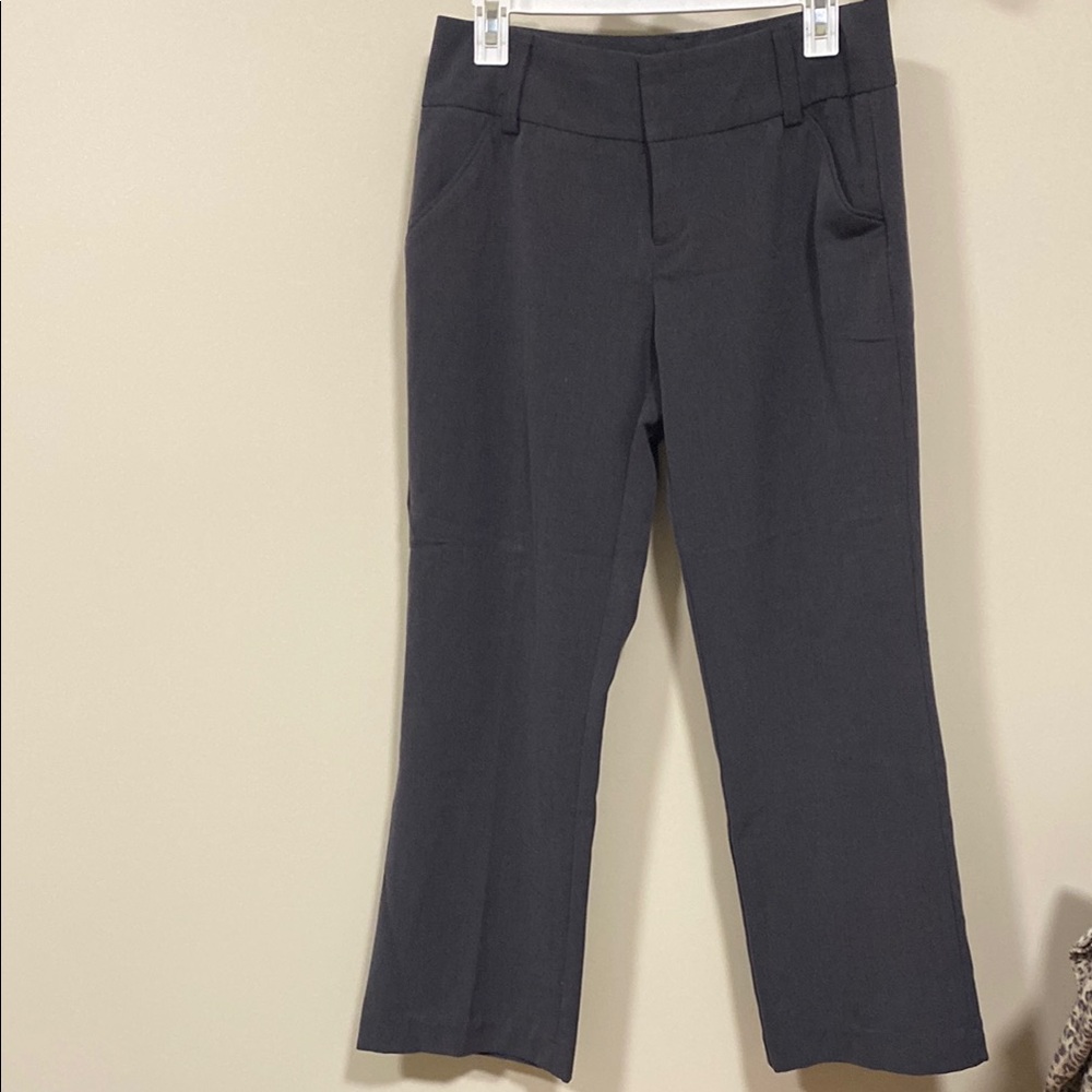 Daisy Fuentes gray dress pants size 6